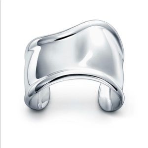 Tiffany & Co. Elsa Peretti®
Small Bone Cuff